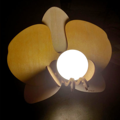 Lampe en bois fleur