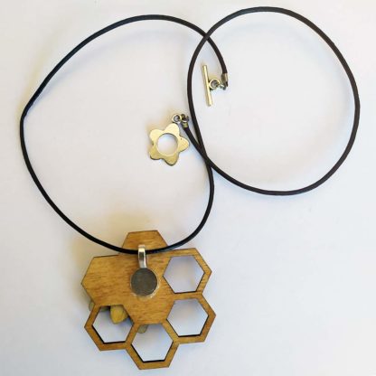 pendentif abeille, vue de dos