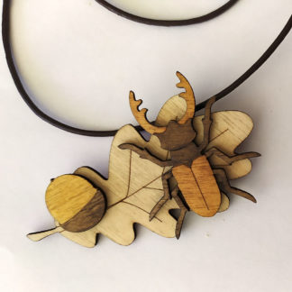 pendentif en bois lucane cerf-volant