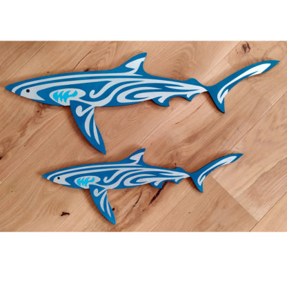 requin en bois, bleu et argenté