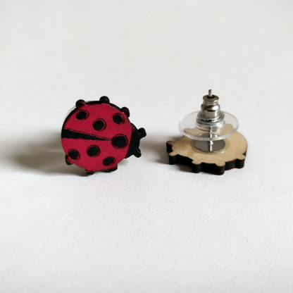 clous d'oreilles coccinelles