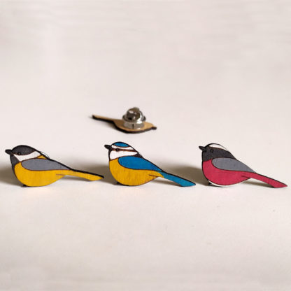 Pin's oiseaux en bois