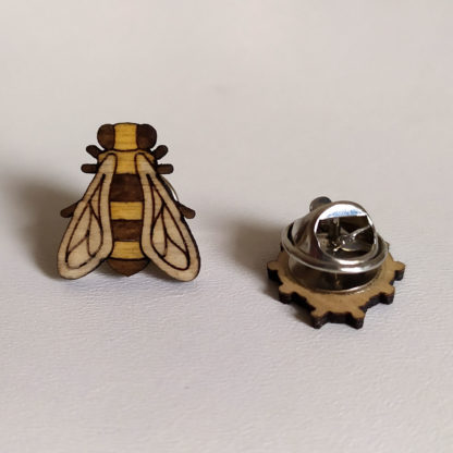 Pin's abeille en bois