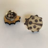 Pin's coccinelle en bois