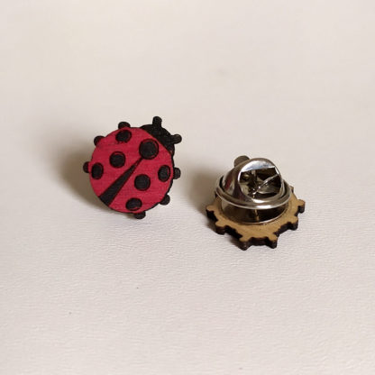 Pin's coccinelle rouge
