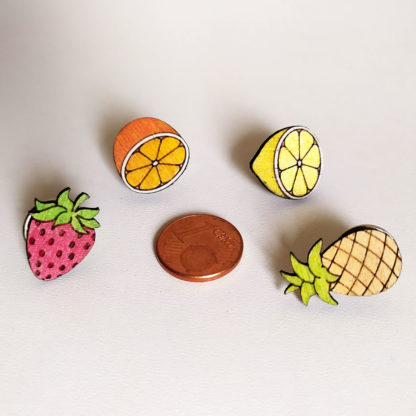 Pin's fruits en bois