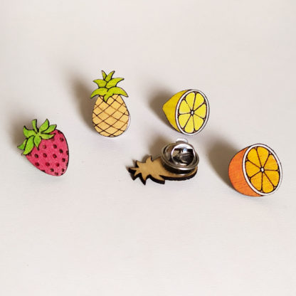 Pin's fruits en bois