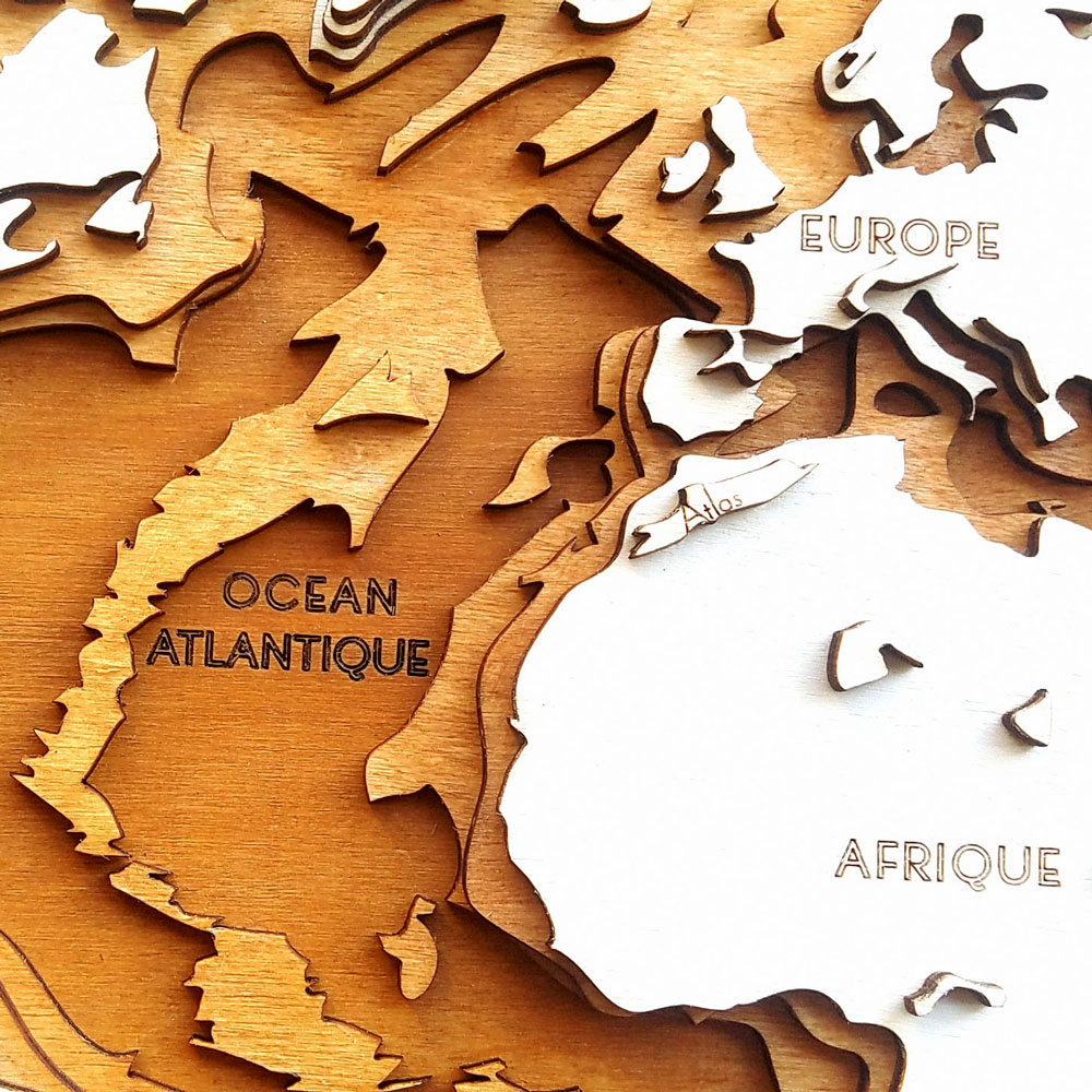Carte du relief mondial en bois - relief sous-marin et terrestre - Altaluz