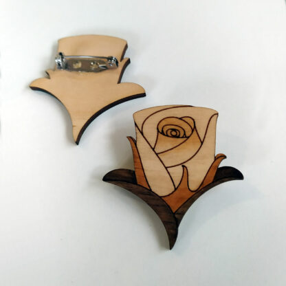 Broche rose en bois, façon marquetterie