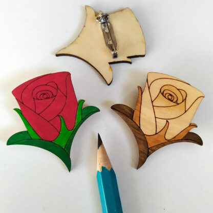 Broches bouton de rose en bois