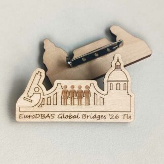 Broches en bois pour rencontres scientifiques